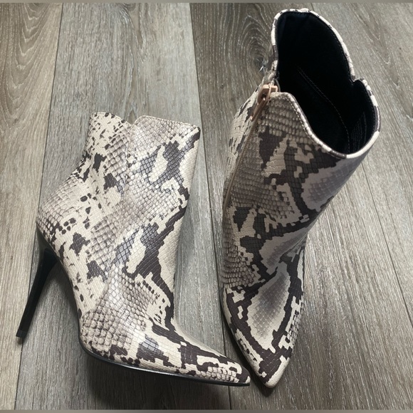 Madden Girl Snake Print Ankle Booties Pointed Toe Primpp/Prim02J1 Size 7 - Picture 4 of 16